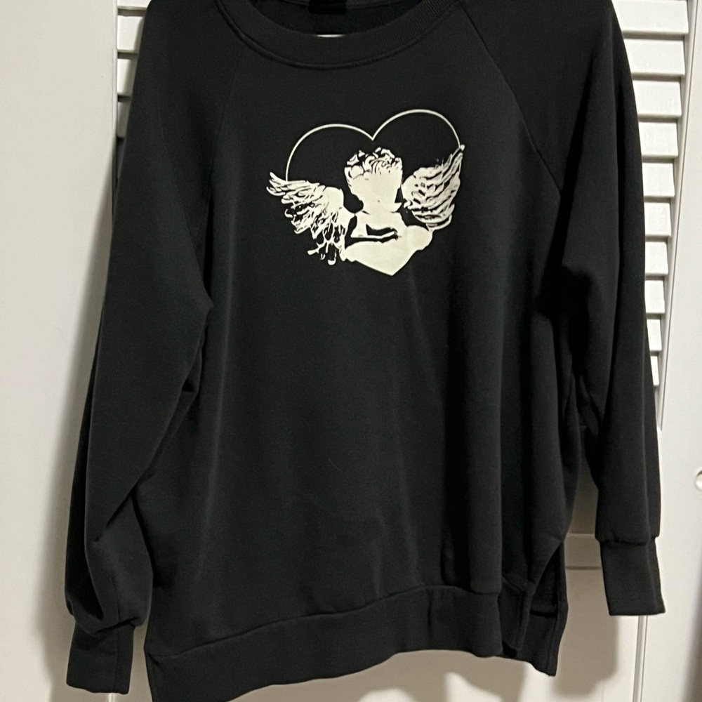 Grey angel pullover.